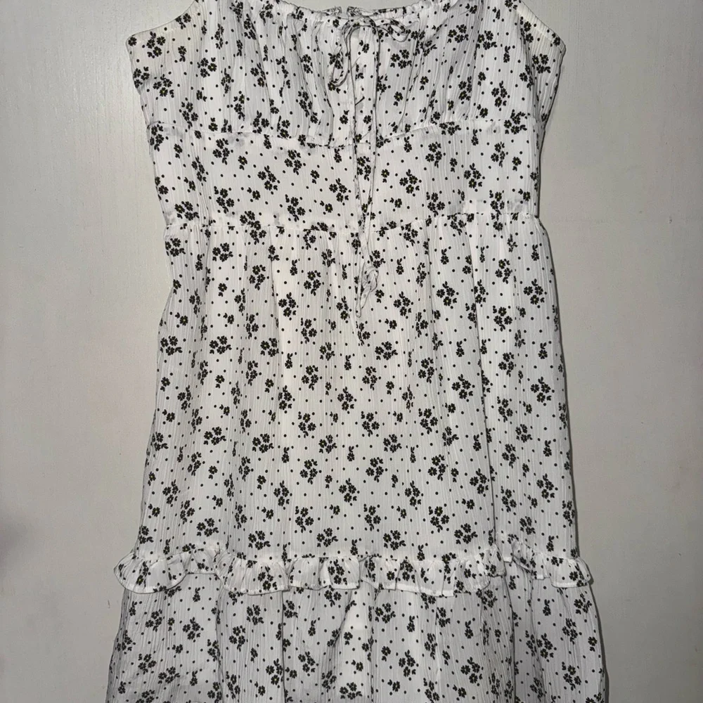 BCBGeneration White Floral Dress
